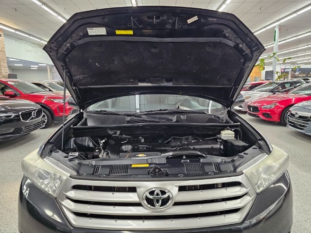 Toyota Highlander FWD 4dr I4 (Natl) 2013