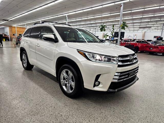 2017 Toyota Highlander Limited photo 3