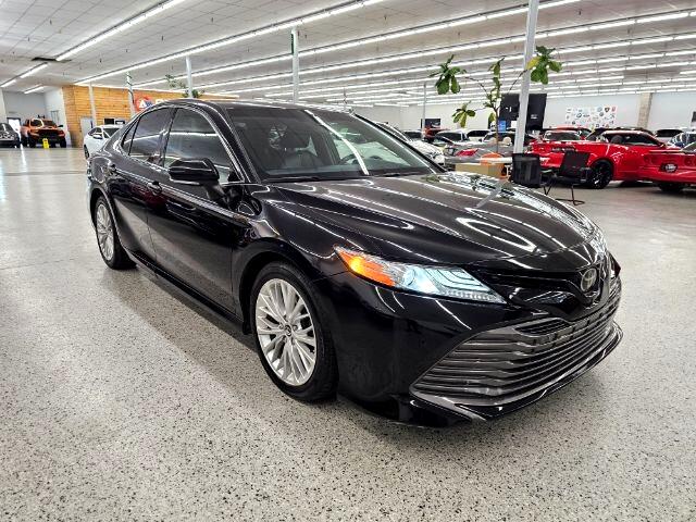 2018 Toyota Camry LE photo 3