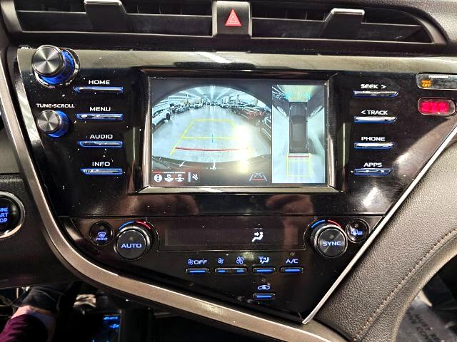 2018 Toyota Camry LE photo 17