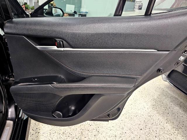 2018 Toyota Camry LE photo 26