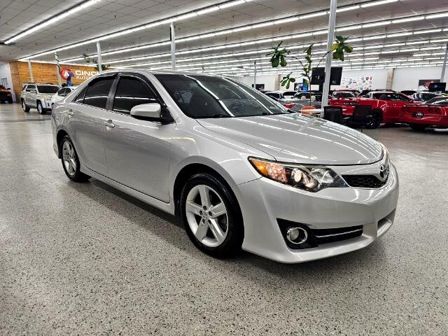 2014 Toyota Camry photo 2