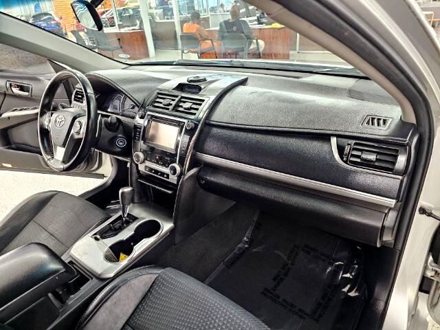 2014 Toyota Camry photo 4