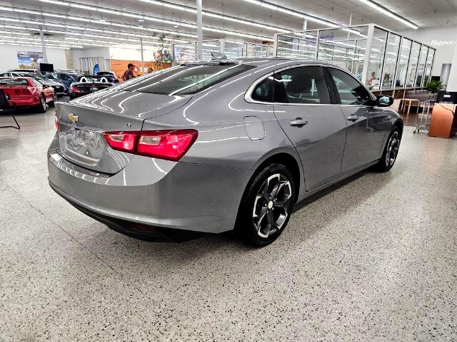 2023 Chevrolet Malibu 1LT photo 2