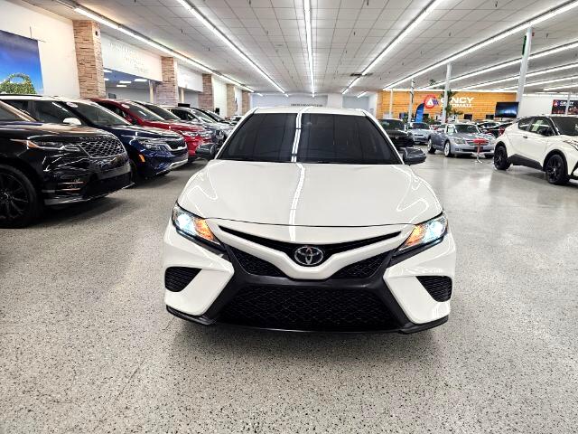 2020 Toyota Camry SE photo 2