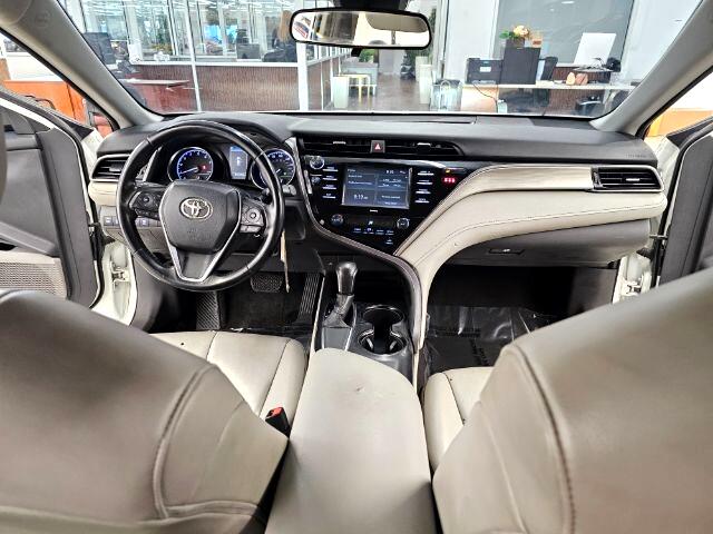 2020 Toyota Camry SE photo 6