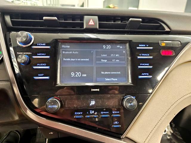 2020 Toyota Camry SE photo 11
