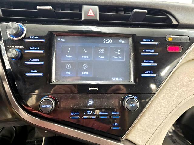 2020 Toyota Camry SE photo 12