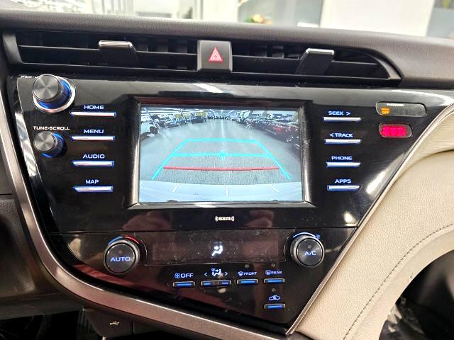 2020 Toyota Camry SE photo 13
