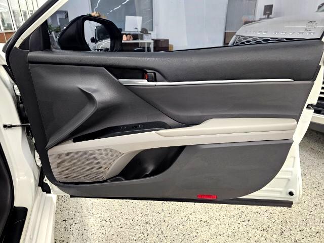 2020 Toyota Camry SE photo 20