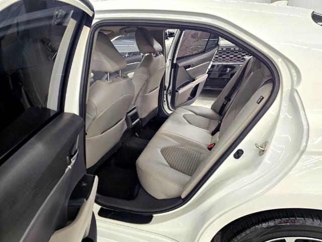 2020 Toyota Camry SE photo 22