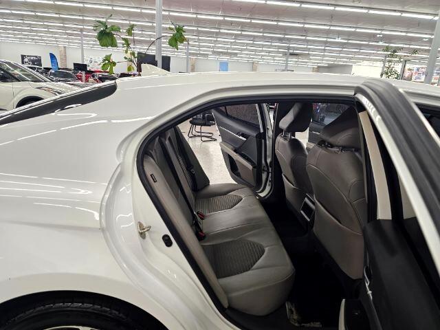 2020 Toyota Camry SE photo 24