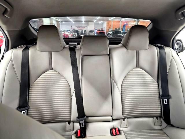 2020 Toyota Camry SE photo 25