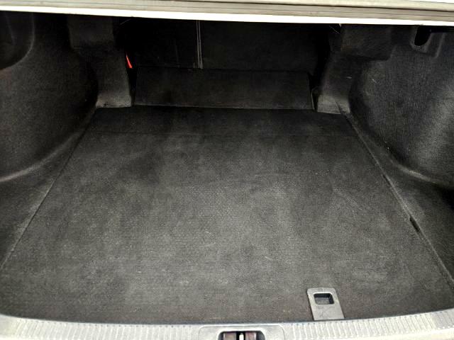 2020 Toyota Camry SE photo 31