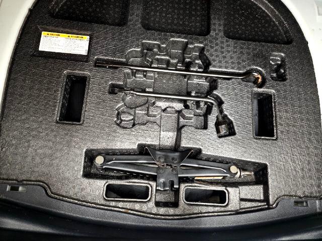 2020 Toyota Camry SE photo 32