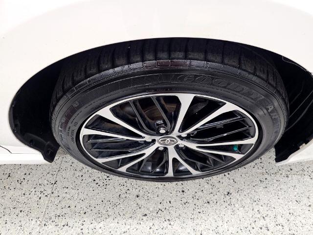 2020 Toyota Camry SE photo 37