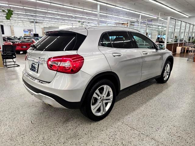 2018 Mercedes Benz GLA 250 4MATIC photo 4