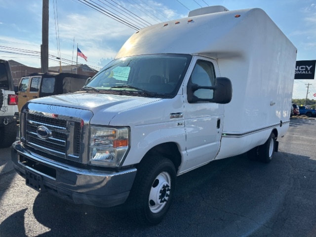 Ford Econoline Commercial Cutaway E-350 Super Duty 158" SRW 2011 Ford Econoline Commercial Cutaway E-350 Super Duty 158" SRW 2011