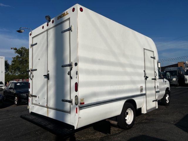 Ford Econoline Commercial Cutaway E-350 Super Duty 158" SRW 2011 Ford Econoline Commercial Cutaway E-350 Super Duty 158" SRW 2011