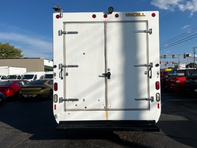 Ford Econoline Commercial Cutaway E-350 Super Duty 158" SRW 2011 Ford Econoline Commercial Cutaway E-350 Super Duty 158" SRW 2011