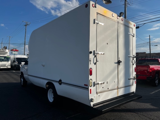 Ford Econoline Commercial Cutaway E-350 Super Duty 158" SRW 2011 Ford Econoline Commercial Cutaway E-350 Super Duty 158" SRW 2011