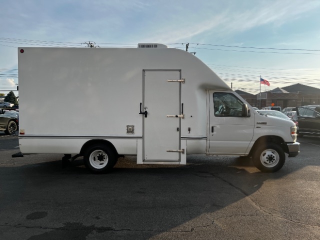 Ford Econoline Commercial Cutaway E-350 Super Duty 158" SRW 2011 Ford Econoline Commercial Cutaway E-350 Super Duty 158" SRW 2011