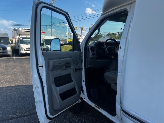 Ford Econoline Commercial Cutaway E-350 Super Duty 158" SRW 2011 Ford Econoline Commercial Cutaway E-350 Super Duty 158" SRW 2011