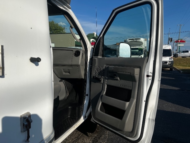 Ford Econoline Commercial Cutaway E-350 Super Duty 158" SRW 2011 Ford Econoline Commercial Cutaway E-350 Super Duty 158" SRW 2011