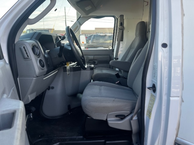 Ford Econoline Commercial Cutaway E-350 Super Duty 158" SRW 2011 Ford Econoline Commercial Cutaway E-350 Super Duty 158" SRW 2011