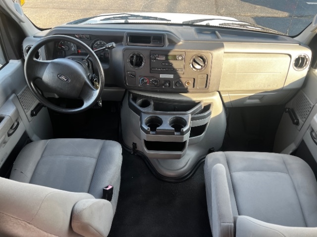 Ford Econoline Commercial Cutaway E-350 Super Duty 158" SRW 2011 Ford Econoline Commercial Cutaway E-350 Super Duty 158" SRW 2011