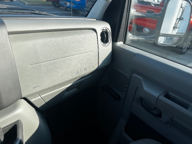 Ford Econoline Commercial Cutaway E-350 Super Duty 158" SRW 2011 Ford Econoline Commercial Cutaway E-350 Super Duty 158" SRW 2011