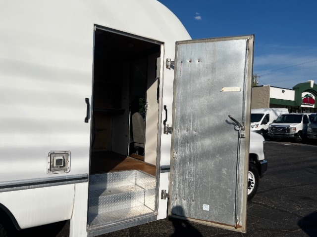 Ford Econoline Commercial Cutaway E-350 Super Duty 158" SRW 2011 Ford Econoline Commercial Cutaway E-350 Super Duty 158" SRW 2011