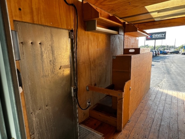 Ford Econoline Commercial Cutaway E-350 Super Duty 158" SRW 2011 Ford Econoline Commercial Cutaway E-350 Super Duty 158" SRW 2011