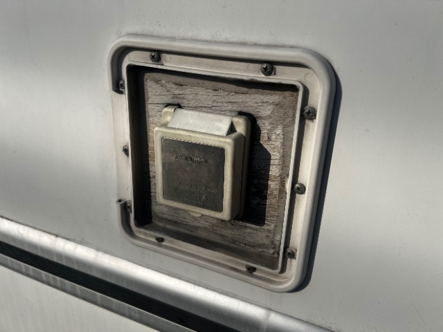 Ford Econoline Commercial Cutaway E-350 Super Duty 158" SRW 2011 Ford Econoline Commercial Cutaway E-350 Super Duty 158" SRW 2011