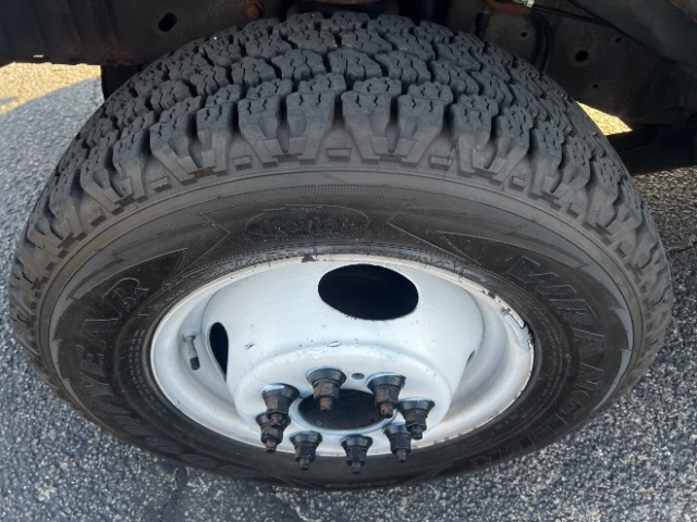 Ford Econoline Commercial Cutaway E-350 Super Duty 158" SRW 2011 Ford Econoline Commercial Cutaway E-350 Super Duty 158" SRW 2011