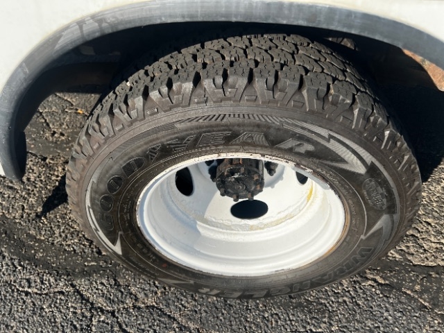 Ford Econoline Commercial Cutaway E-350 Super Duty 158" SRW 2011 Ford Econoline Commercial Cutaway E-350 Super Duty 158" SRW 2011