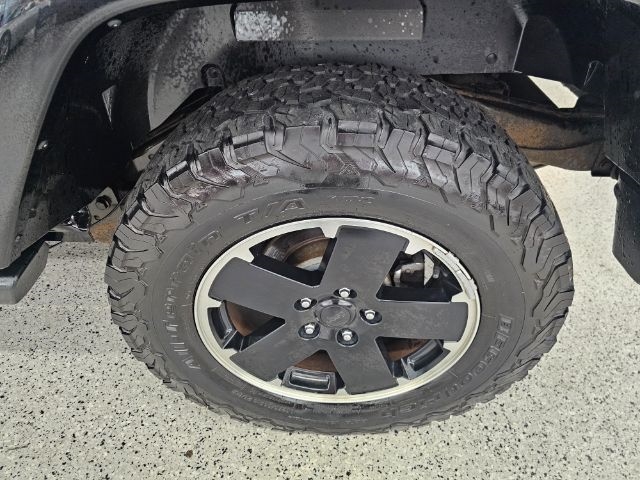 2012 Jeep Wrangler Unlimited Sahara Altitude photo 31