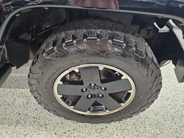 2012 Jeep Wrangler Unlimited Sahara Altitude photo 33