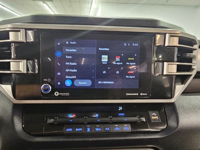2023 Toyota Tundra SR5 CrewMax photo 16
