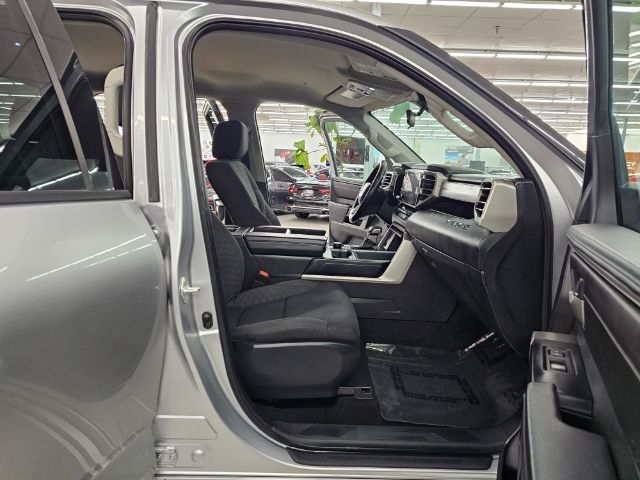 2023 Toyota Tundra SR5 CrewMax photo 27