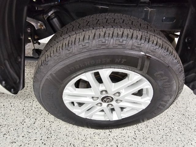 2023 Toyota Tundra SR5 CrewMax photo 42
