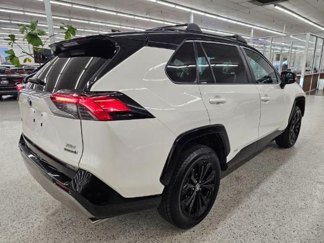 2022 Toyota RAV4 Hybrid XSE photo 4