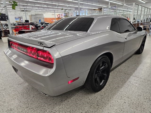 2014 Dodge Challenger R/T photo 4