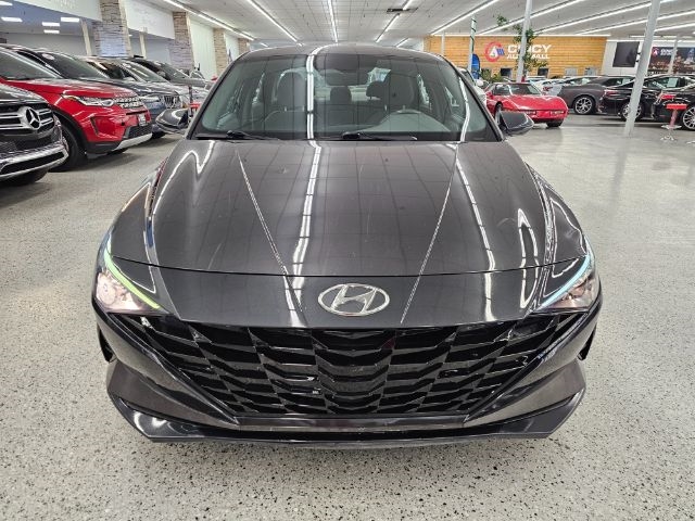 2022 Hyundai Elantra SEL photo 2