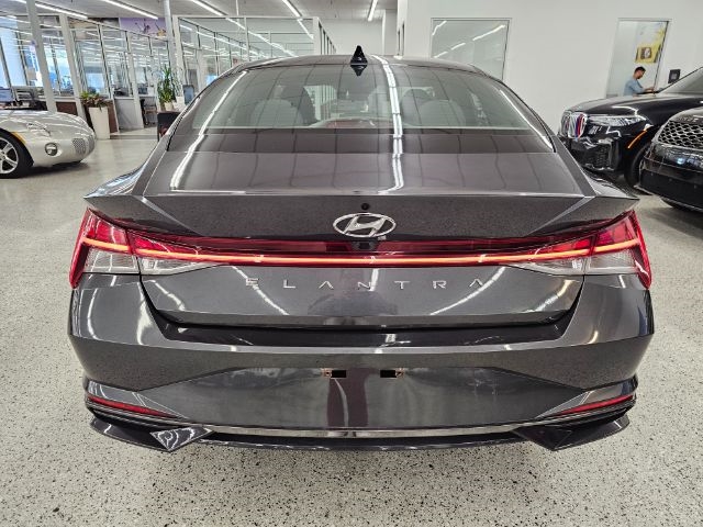2022 Hyundai Elantra SEL photo 5