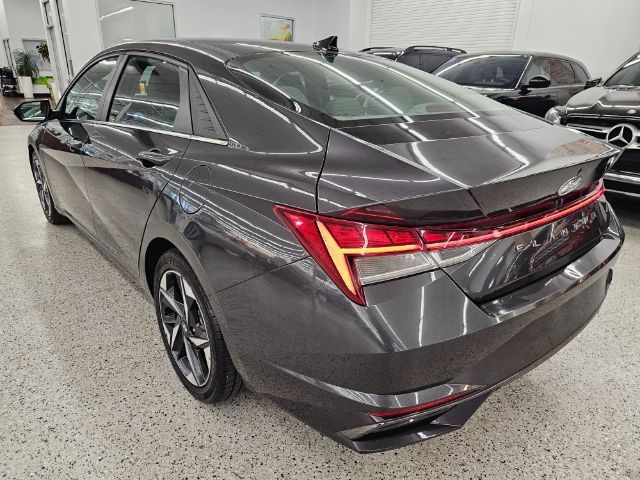 2022 Hyundai Elantra SEL photo 6