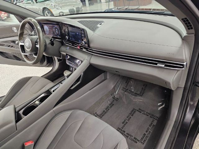 2022 Hyundai Elantra SEL photo 8