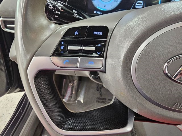 2022 Hyundai Elantra SEL photo 10