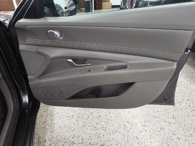 2022 Hyundai Elantra SEL photo 22