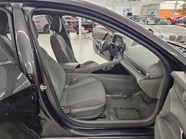 2022 Hyundai Elantra SEL photo 26